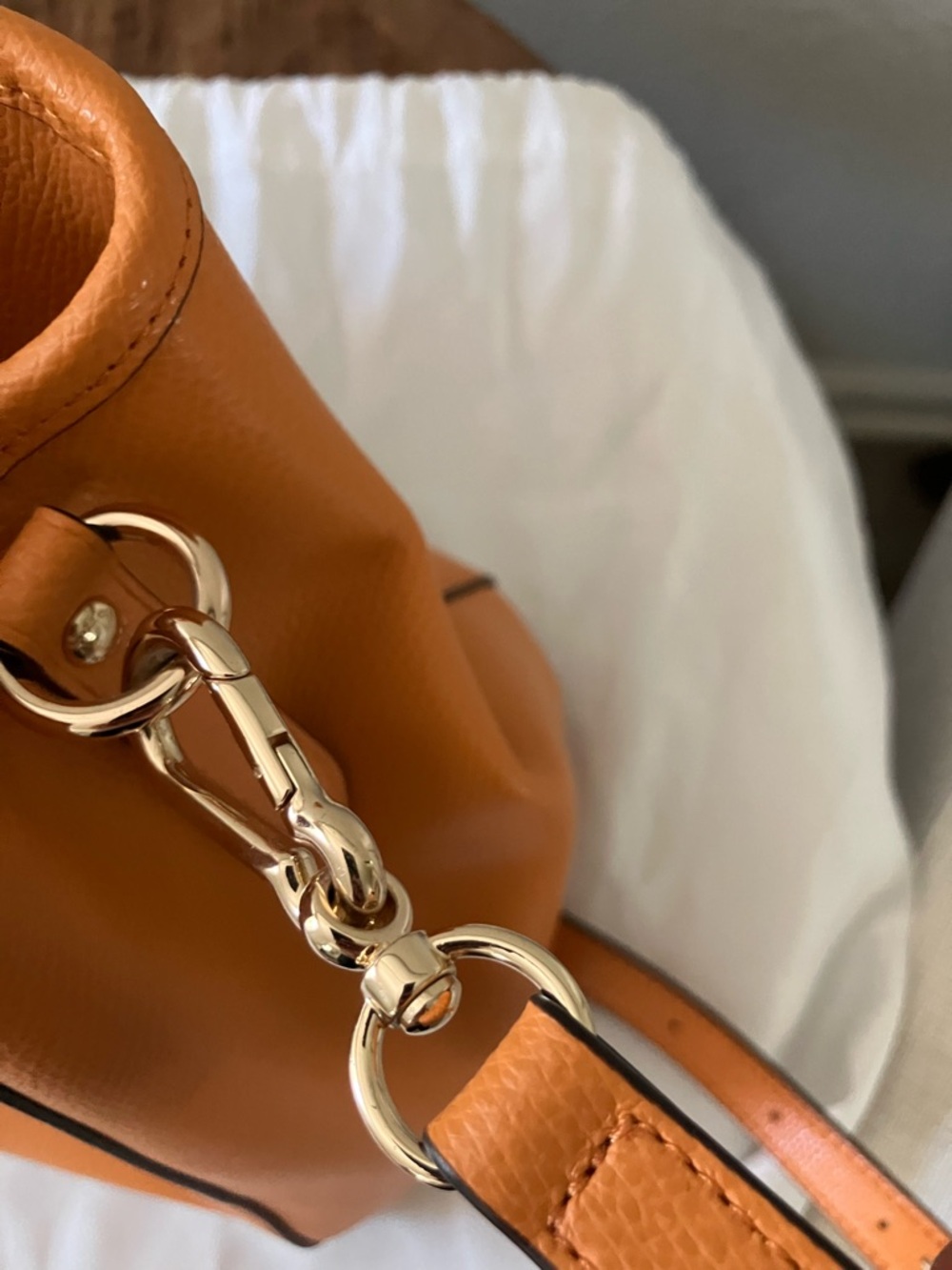 Coach Orange Leather Shoulder Bag with Gold Hardware Never used, in dust cover - Picture 3 of 7